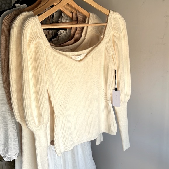 ASTR THE LABEL | ESMA PUFF SLEEVE SWEATER OFF WHITE - Picture 5 of 6